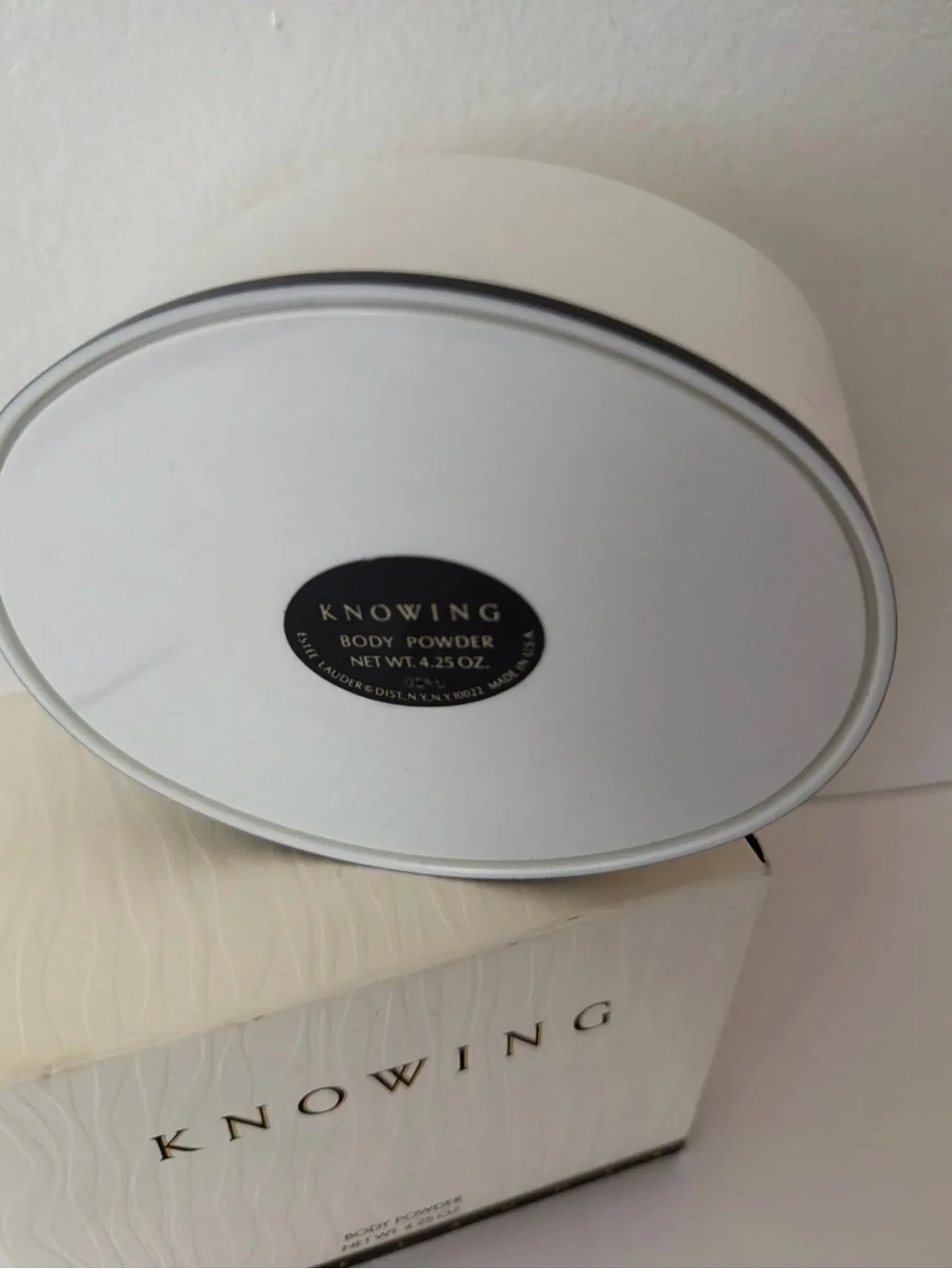 Estee Lauder Knowing Body Powder 4.25 oz